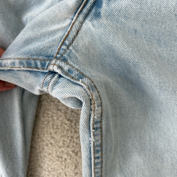 Vintage Levis 550 Light Wash relax fit Jeans Made in Canada - Picture 16 of 16